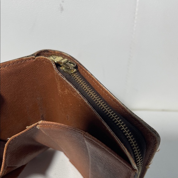 Authentic Louis Vuitton Monogram Compact Zippy - Picture 10 of 14